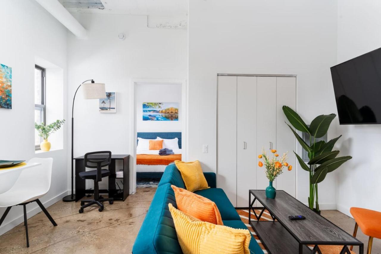 Apartment Majestic Modern Style Front Rooftop Wfh Gym Chicago