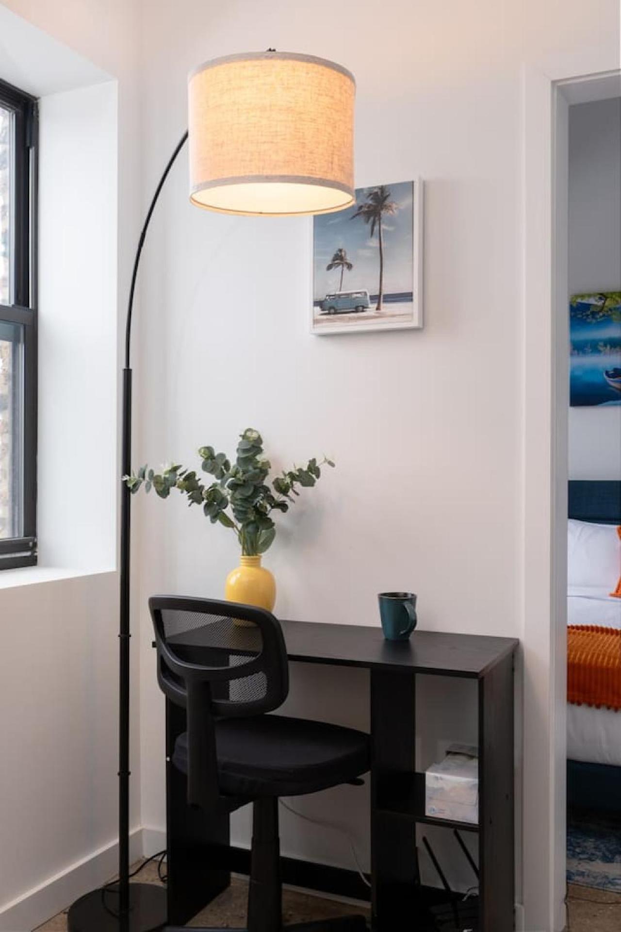 Apartment Majestic Modern Style Front Rooftop Wfh Gym Chicago